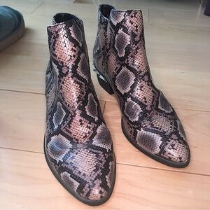 Circus by Sam Edelman sz 7.5 faux snake print zip up studded ankle boots